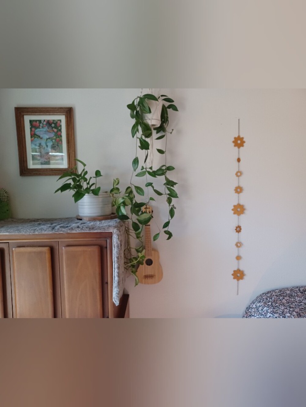 π 3/$15 π Clay Yellow Daisy Chain Hanging - Picture 4 of 5